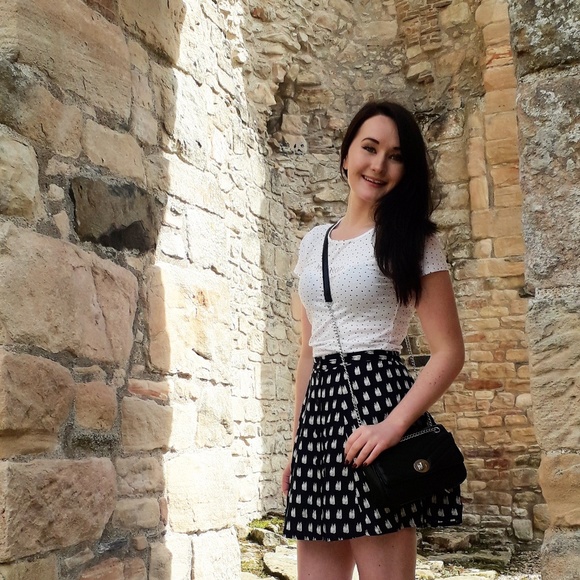 Meet your Posher, Amanda - Picture 2 of 7